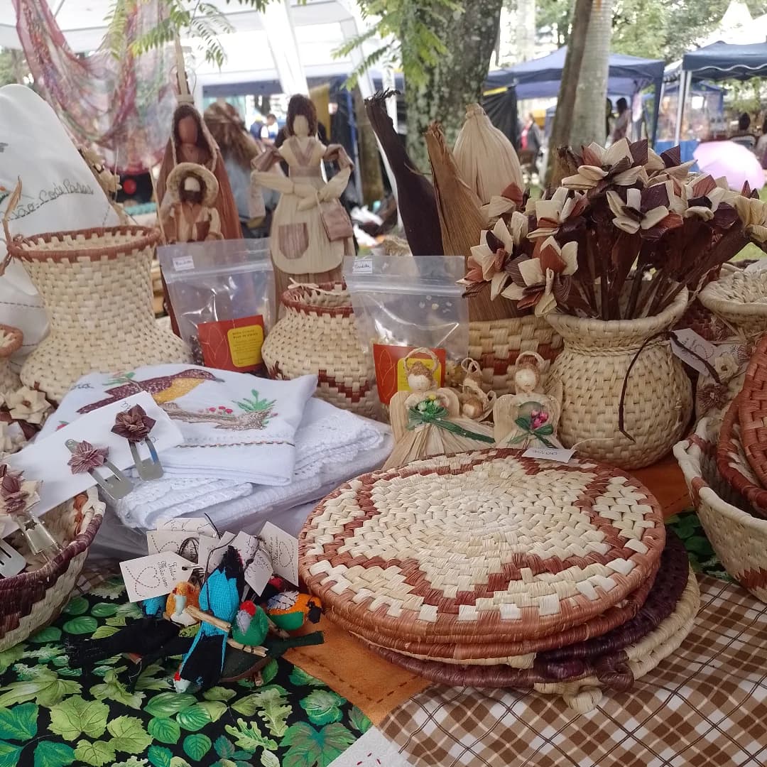 Associação de Mulheres Artesãs de Guapiara Arte e Vida