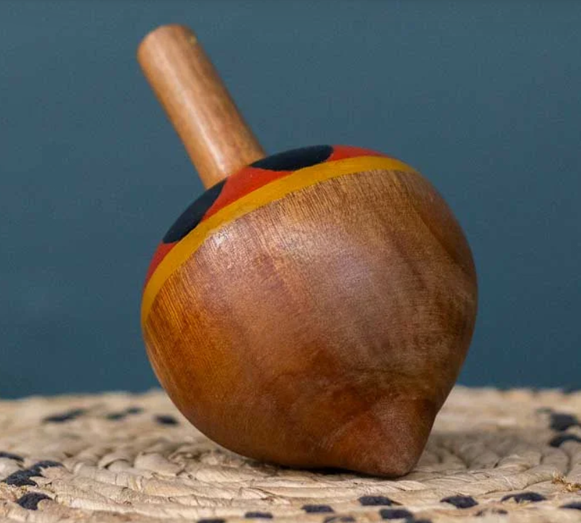 Pião de madeira