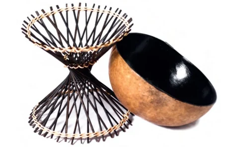 Suporte com cuia – fruto da cuieira Suporte com cuia - fruto da cuieira